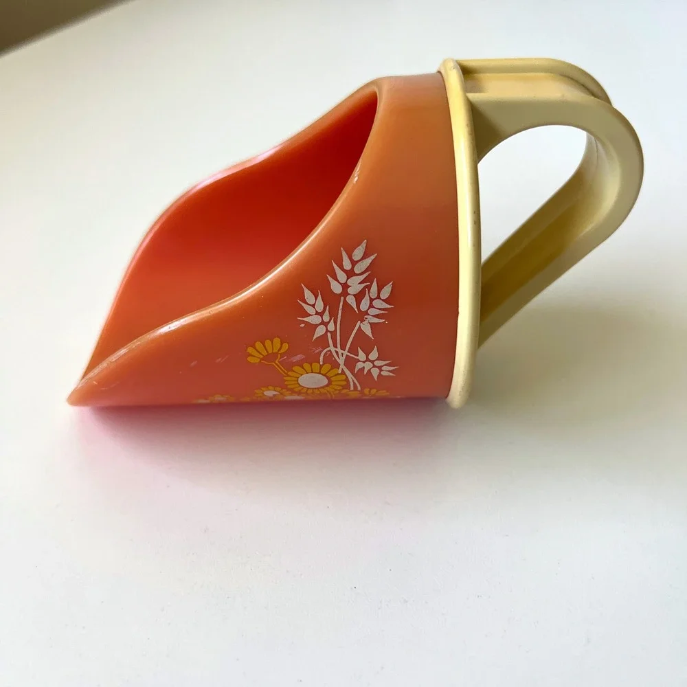 Vintage 1972 Avon Country Kitchen Flour Scoop Orange Daisy Plastic 6